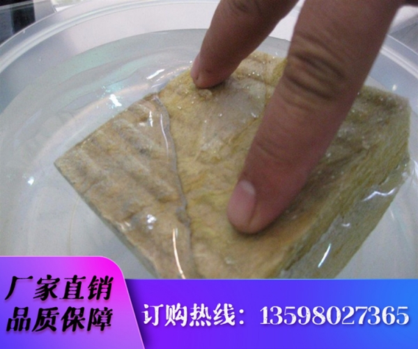 憎水岩棉板：水珠滚落，建筑永保干爽